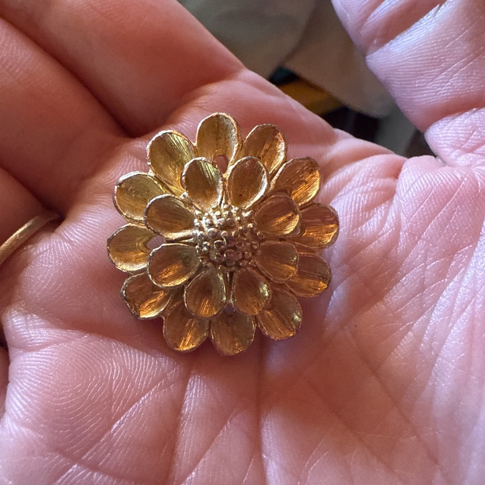 Vtg Brooch DFA Dubarry Fifth Avenue‎ Gold Tone Flower
